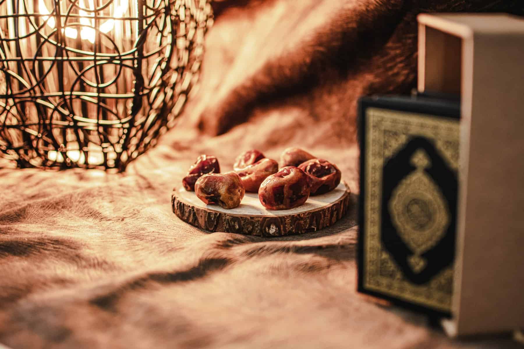 Ramadan-Traditionen und -Bräuche: Eine Reise durch die Herzlichkeit des Fastenmonats